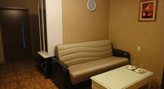 Гостиница Классик Уссурийск Двухместный номер с 1 кроватью или 2 отдельными кроватями и балконом-3