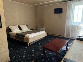 Гостиница Классик Уссурийск Полулюкс Делюкс-1